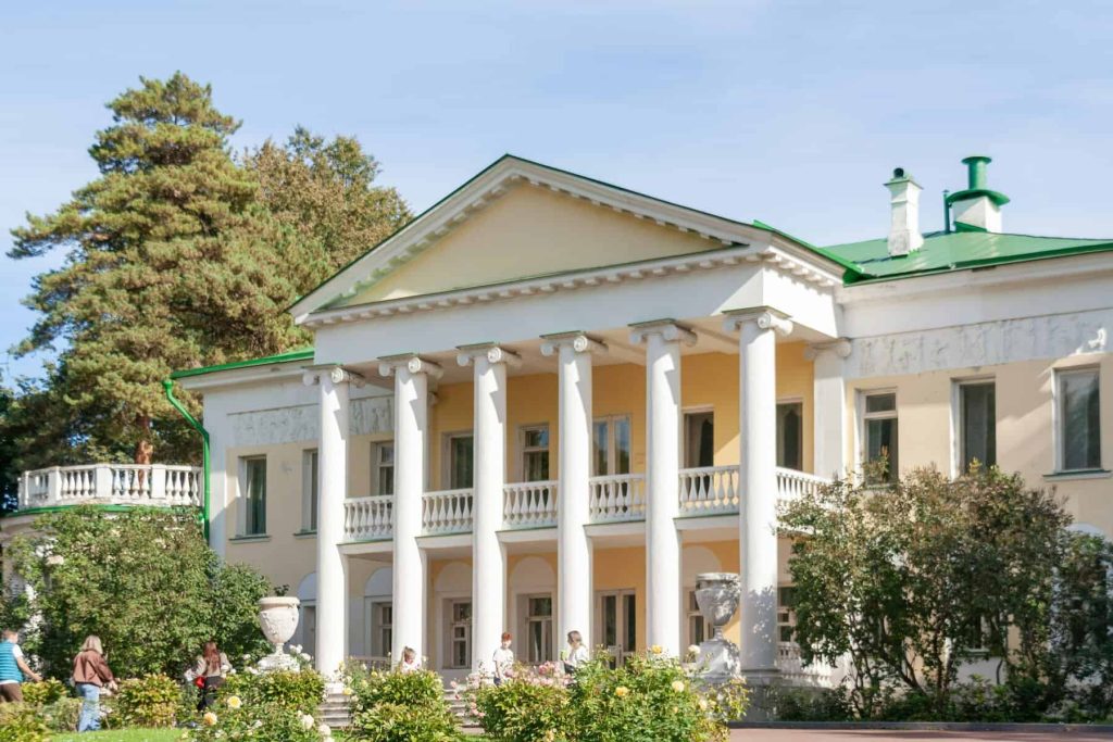 What Is a Neoclassical House?